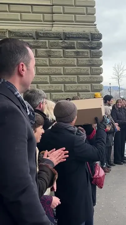 Bild zum Beitrag «Die Demokratie-Initiative ist eingereicht»